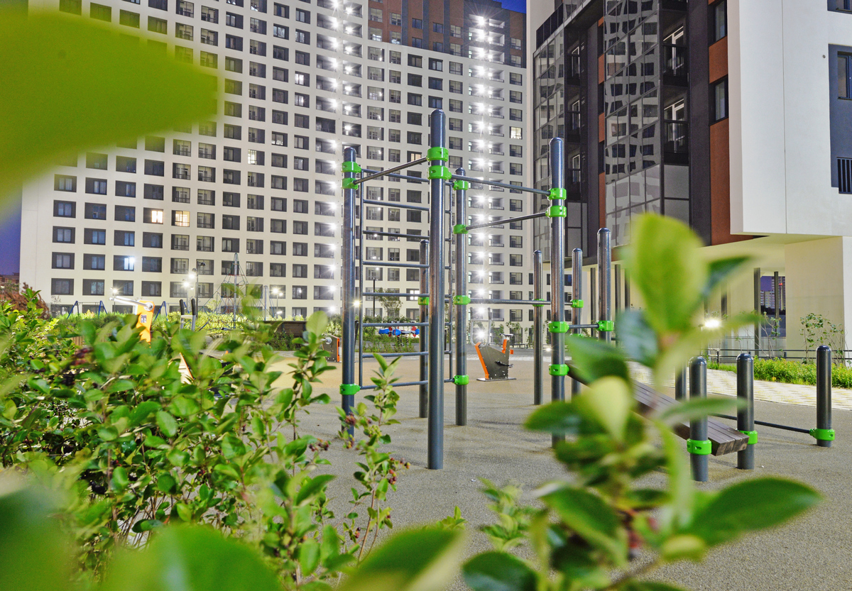 Зеленый остров, посреди бурной жизни мегаполиса