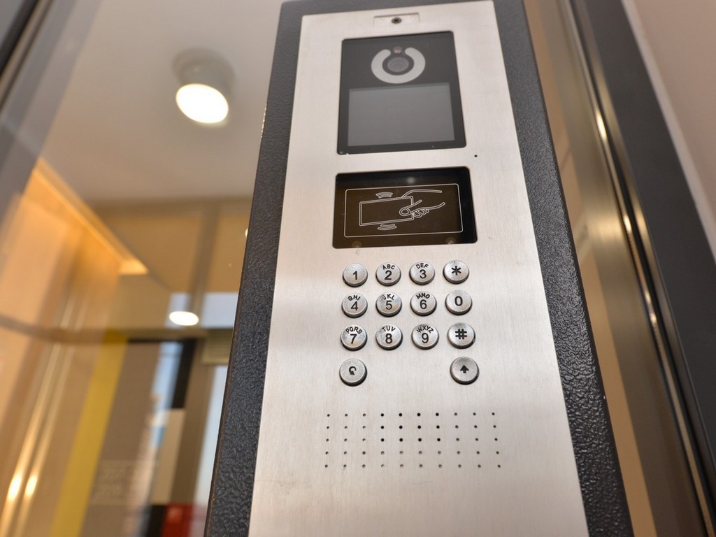 Домофон в теплом тамбуре