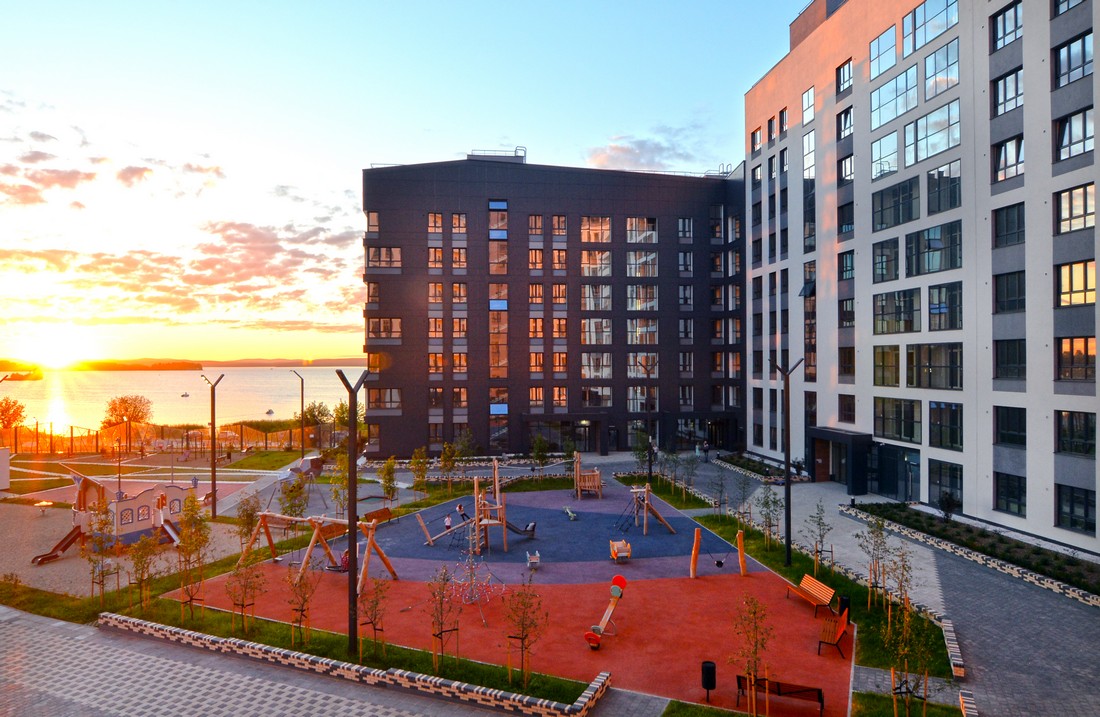 Просторный двор 