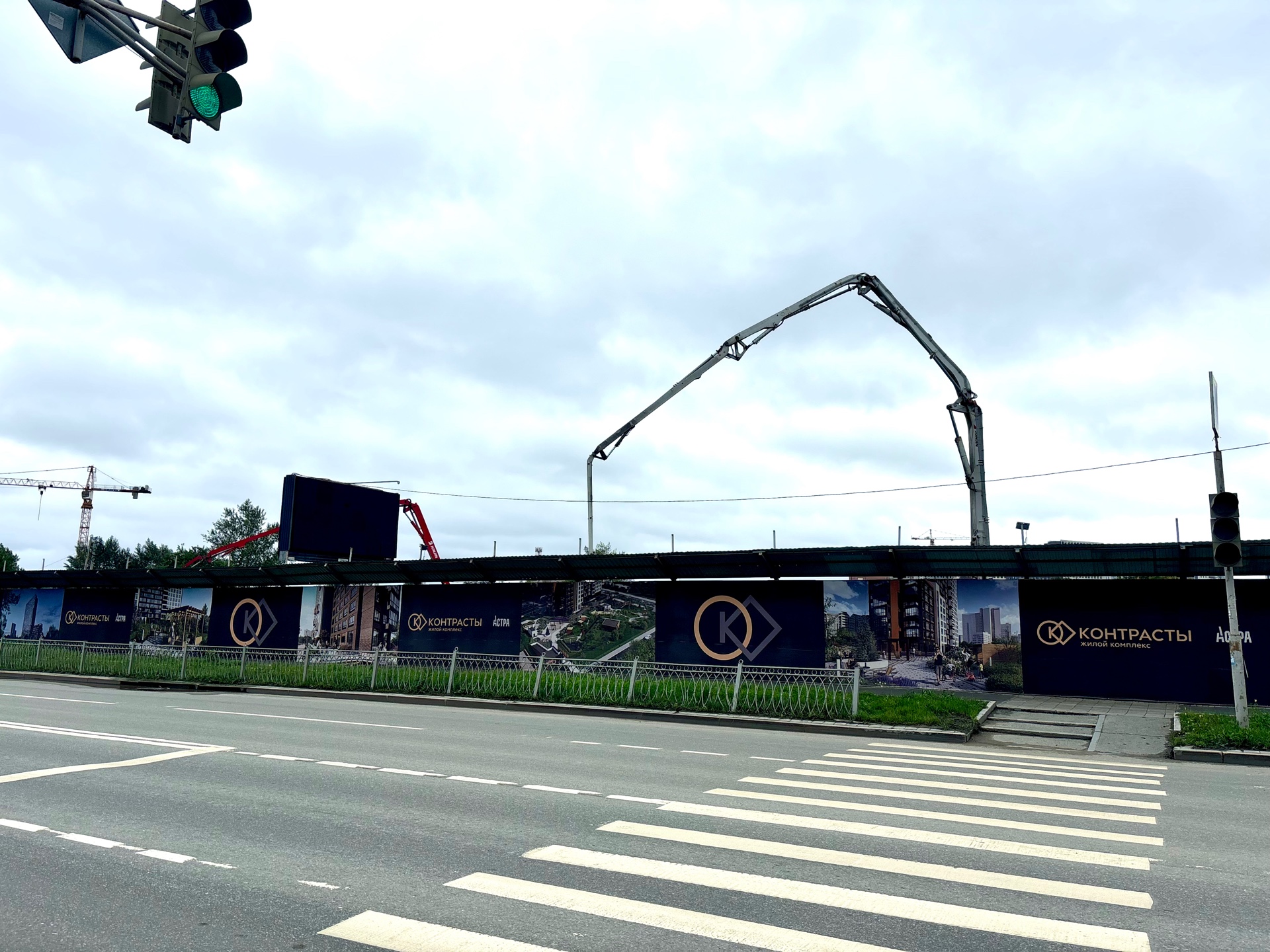 Первый куб бетона залит в фундамент ЖК «Контрасты». 