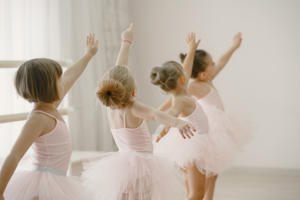 cute-little-ballerinas-pink-ballet-costume-children-pointe-shoes-is-dancing-room(1).jpg